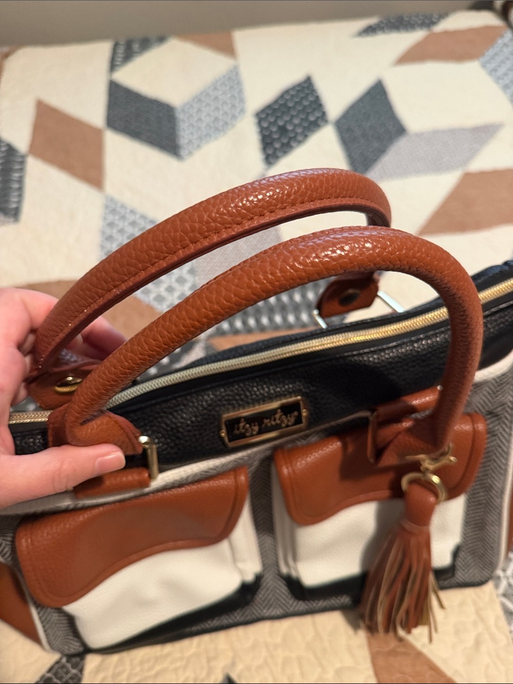 Itzy Ritzy Triple Threat Brown Coffee and Cream Diaper Baby Bag Messenger Tote - Picture 3 of 12